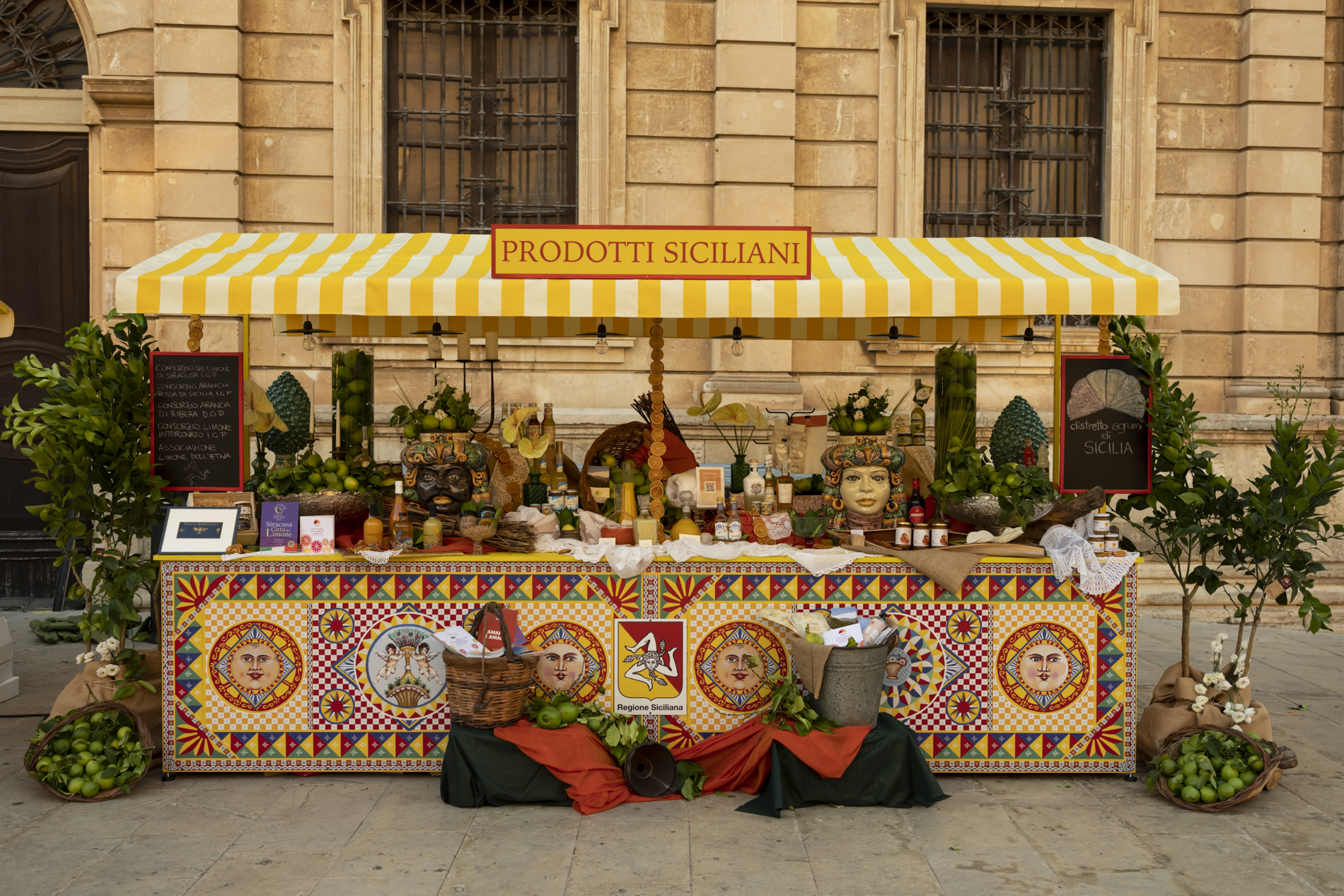 01/08/2020 - 05/08/2020 - First stage in Siracusa. "Stand" set up with Sicilian citrus excellences within the itinerant project of the Sicilian Region, with the creative direction of Dolce & Gabbana